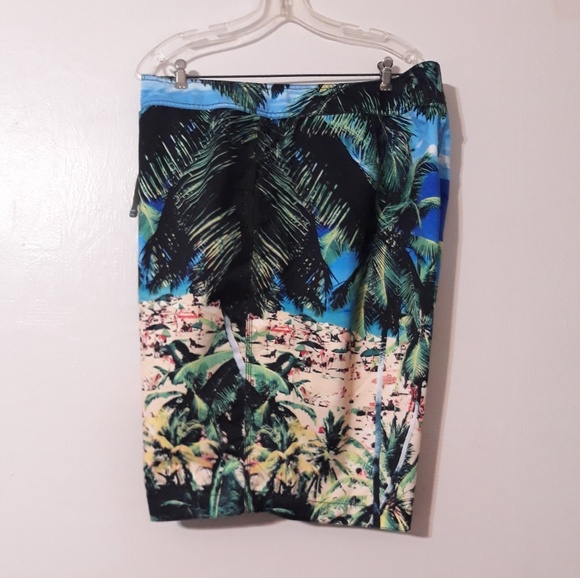 Old navy MENS swim trunks - Picture 2 of 6